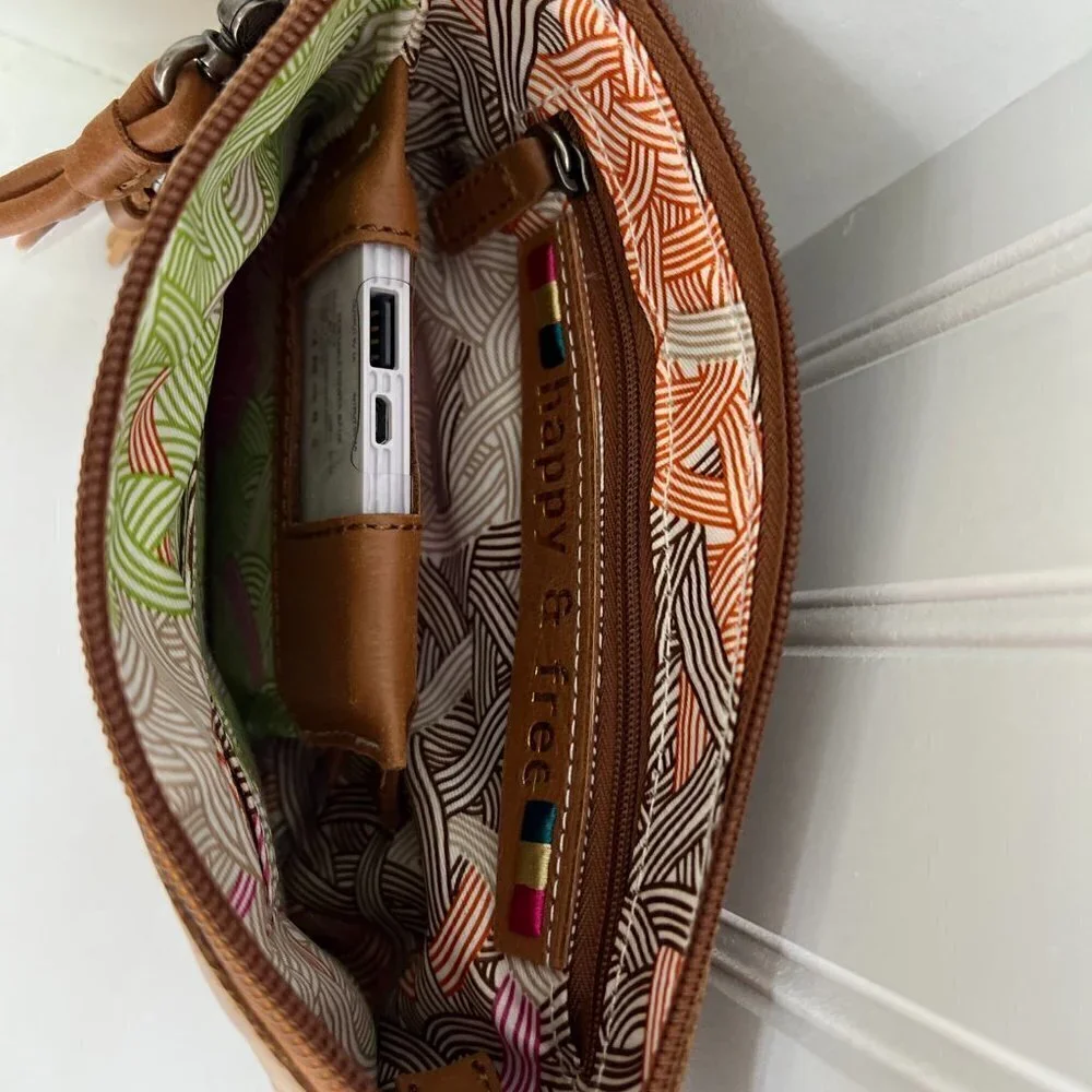 The SAK charging wristlet Sanibel NWT - Picture 5 of 15